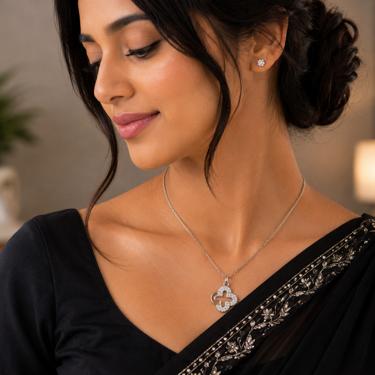 Silver Clover Luxe Pendant Necklace