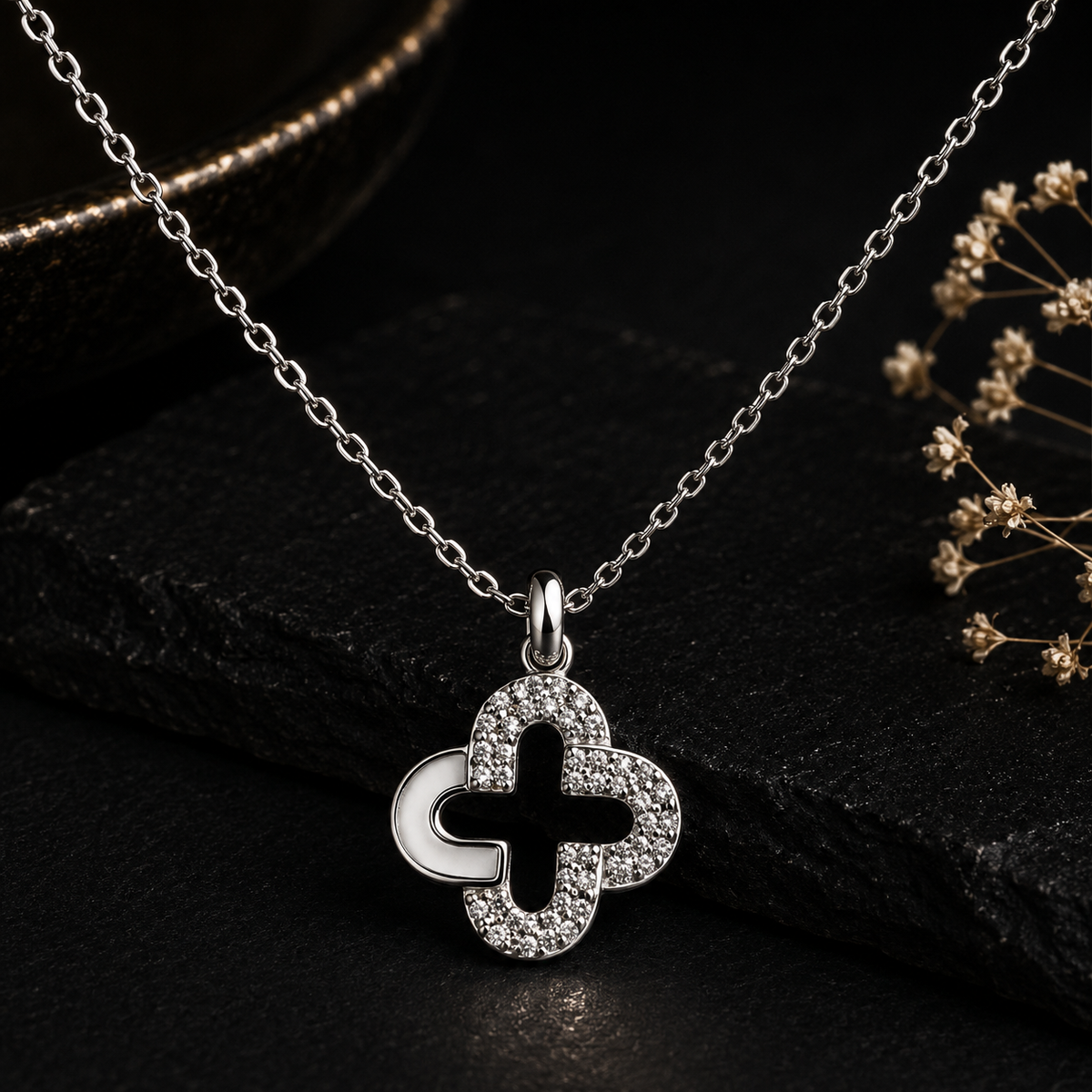 Silver Clover Luxe Pendant Necklace